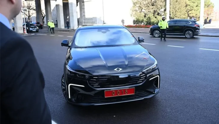 Bakan Kacır bütçe görüşmelerine Togg’un yeni modeli T10F ile geldi