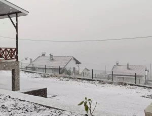 Başkente mevsimin ilk karı düştü, her yer beyaza büründü