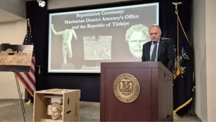 Boubon kökenli bronz imparator heykeli ve mermer Demosthenes başıyla toplam 28 eser Türkiye’ye dönüyor