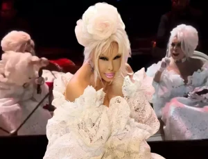 Bülent Ersoy sahnede ateş püskürdü! Eline geçeni fırlatıp görevliyi azarladı