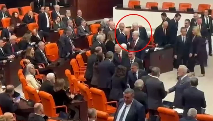 Bütçe görüşmelerine damga vuran an: Bahçeli ve Dervişoğlu böyle tokalaştı