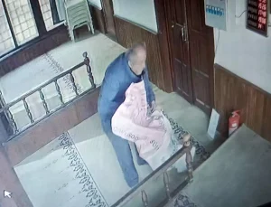 Camiden çaldığı parayı iade edince serbest kaldı