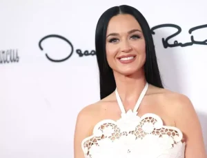 Dünyaca ünlü şarkıcı, eski başbakanla birlikte olduğunu resmen açıkladı