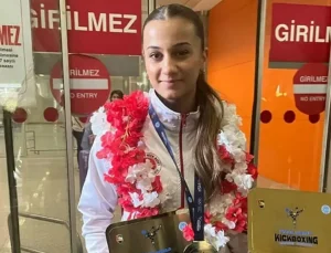 Elif Ceren Şanlı, Dünya Kick Boks şampiyonu oldu