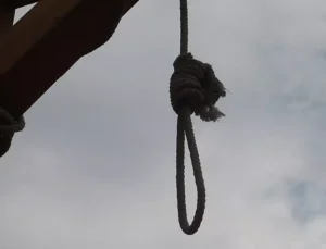 Eşini öldüren adamın infazı halkın arasında yapıldı!