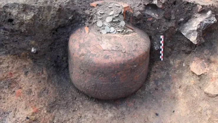 Ev değil gizli bir banka! Arkeolojik kazılarda 90 kilo para bulundu