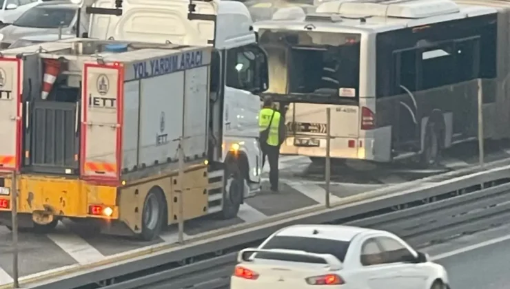 Florya’da metrobüste yangın çıktı
