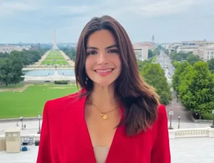 Gomez yine müslümanlara saldırdı, Moderatörün sorusuna dondu kaldı!