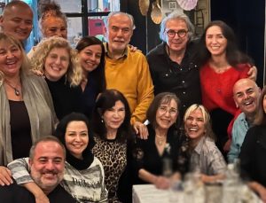 Gül Onat’a tiyatrocu dostlarından ziyaret