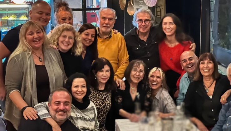 Gül Onat’a tiyatrocu dostlarından ziyaret