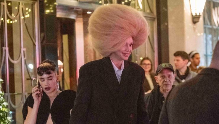 Gwendoline Christie devasa peruğuyla şaşırttı