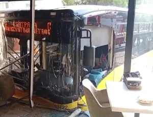 İETT otobüsü börekçiye daldı! Yaralılar var