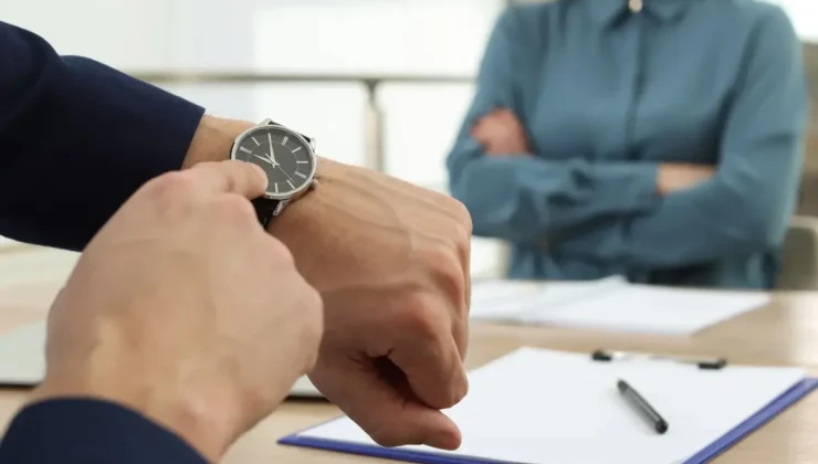 İşe her gün 40 dakika erken geldiği için kovuldu