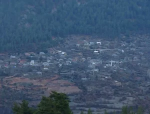 Kutupları aratmayan köy! 2 ay boyunca güneşe hasret kalıyorlar