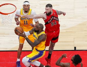 Lakers son saniye üçlüğüyle kazandı! LeBron James’in 1297 maçlık serisi sona erdi