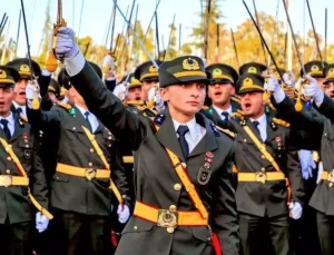 Mahkeme, teğmenlerin kılıçlı yemin töreni için son sözü söyledi