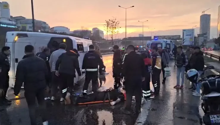 Maltepe D-100’de servis minibüsü devrildi