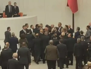 Meclis’te "Atatürk’ün A’sı" gerginliği: AK Partili ve CHP’li vekiller birbirinin üzerine yürüdü