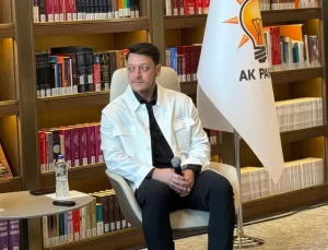 Mesut Özil, ”Telefonundaki en ünlü kim?” sorusunu düşünmeden yanıtladı: Gerisi yalan