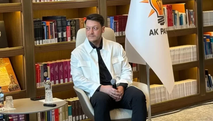 Mesut Özil, ”Telefonundaki en ünlü kim?” sorusunu düşünmeden yanıtladı: Gerisi yalan