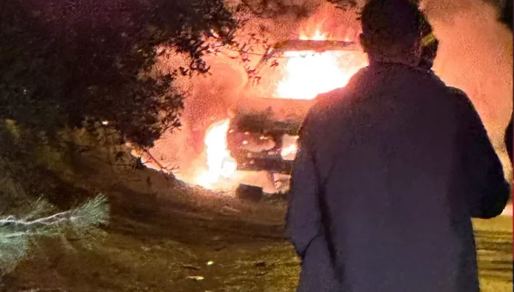 Otomobil patladı, feci şekilde can verdi