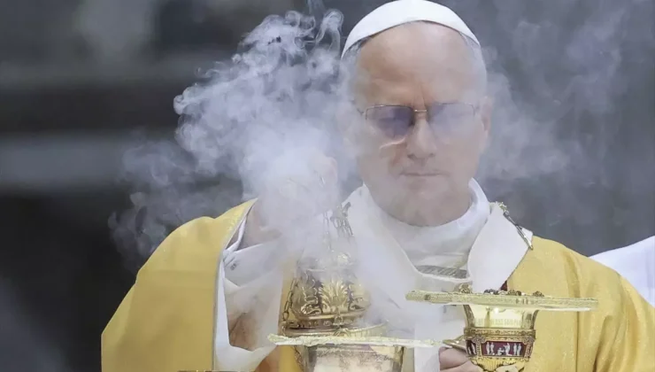 Papa 14. Leo, Vatikan’da ilk kez Noel ayini yönetti