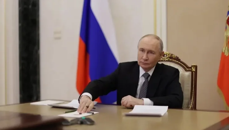 Putin’den Maduro’ya destek telefonu