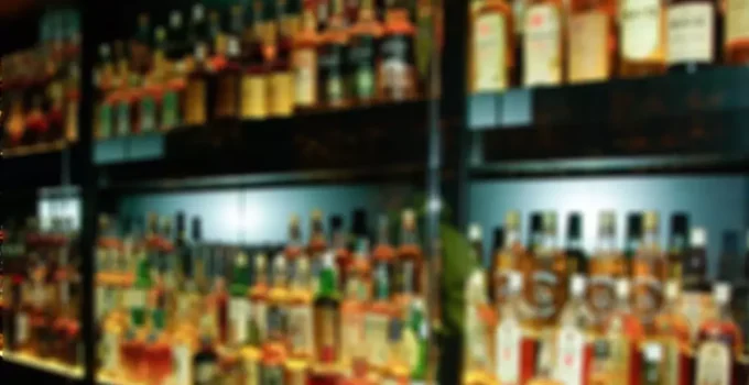 Suudi Arabistan’da zenginlere alkol izni! Tek şart maaş bordrosu