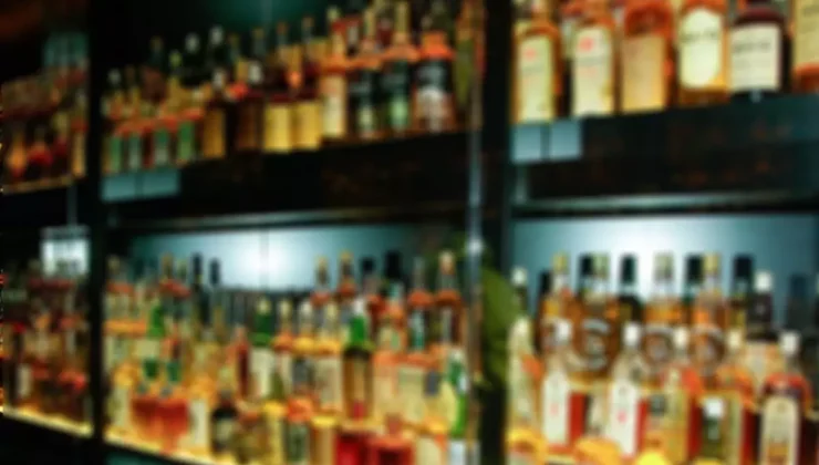 Suudi Arabistan’da zenginlere alkol izni! Tek şart maaş bordrosu