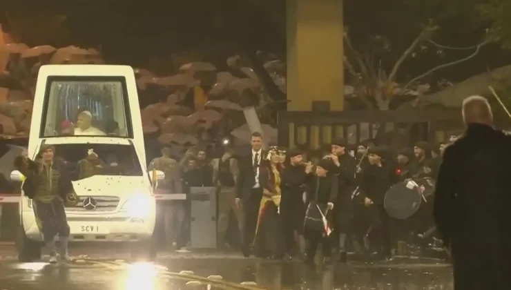 Türkiye’den sonra Lübnan’a giden Papa böyle karşılandı