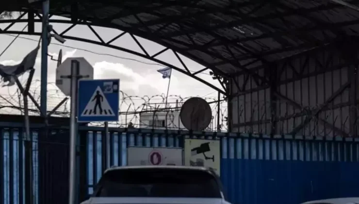 UNRWA merkezine baskın: BM bayrağı indirildi, İsrail bayrağı çekildi