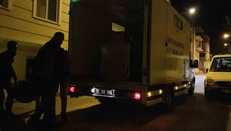 Yaşadığı apartmanın merdiveninde ölü bulundu