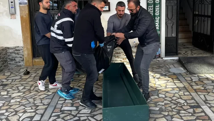 Yaşlı kadın evinde ölü bulundu