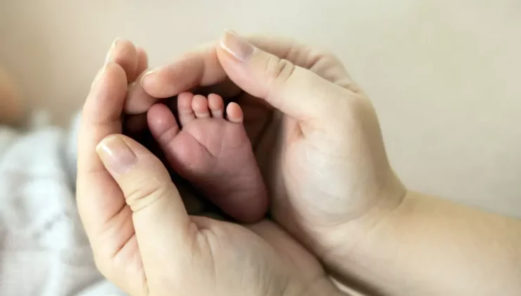 Yeni doğan bebekte diş varsa ve sallanıyorsa acil müdahale gerekebilir