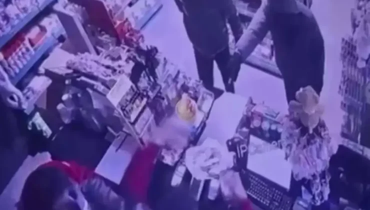 Akaryakıt istasyonundan gasbettikleri paraları başka bir akaryakıt istasyonunda harcamışlar