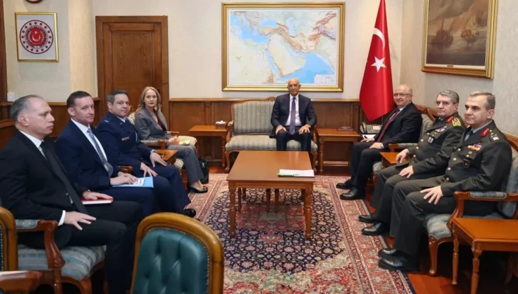 Bakanlığın servis ettiği fotoğraf sosyal medyayı ikiye böldü