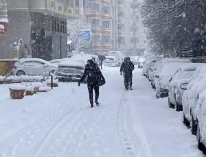 Batman’da 3’ü hariç tüm köy yolları kardan kapandı, uçuşlar iptal