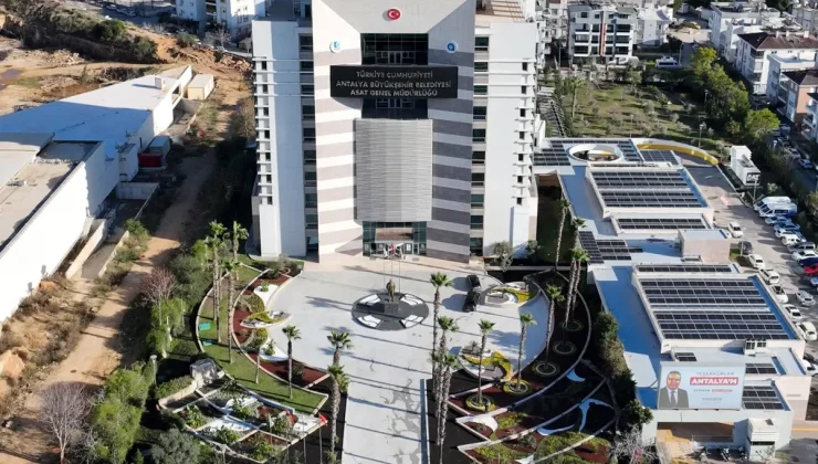 Belediyeyi denetlemeye gidenler, lüks otelde yabancı kadınlarla kaldı