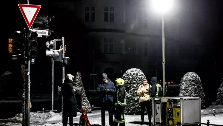Berlin’de kriz derinleşiyor: Karanlığın 3. gününde binlerce kişi buz kesti