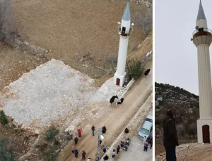 Cemaat de imam da minare de var fakat cami yok