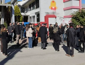 Çocuklarının karnelerini almak için gittikleri okulda hayatlarının şokunu yaşadılar