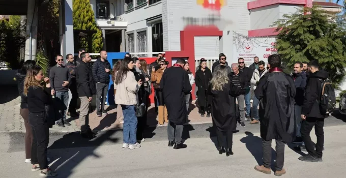 Çocuklarının karnelerini almak için gittikleri okulda hayatlarının şokunu yaşadılar
