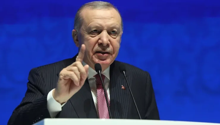 Cumhurbaşkanı Erdoğan "Modern zaman vebası" deyip sanatçılara çağrı yaptı: Başını ezmeliyiz