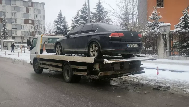 DEM Partili belediye başkanının resmi makam aracına haciz