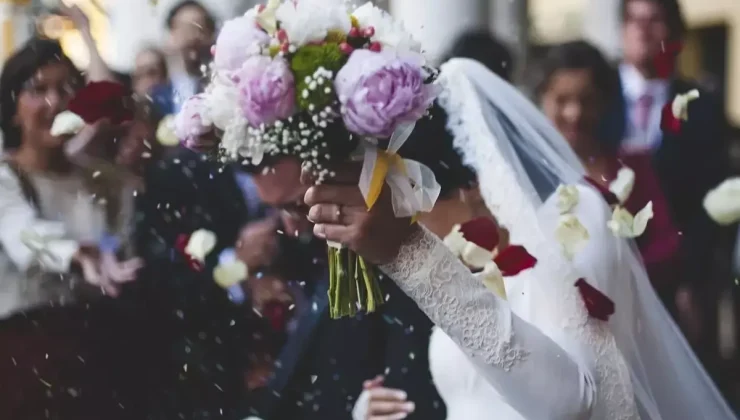 Düğünlerde bir devir kapanıyor! Davetiyelere IBAN yazılmaya başlandı