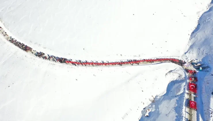 Eksi 22 derecede Sarıkamış şehitleri için yürüdüler