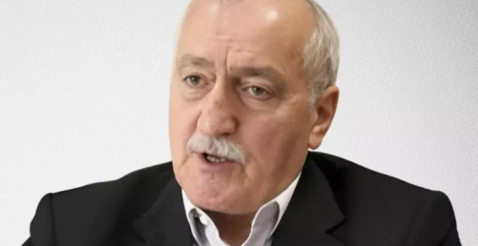 Eski İçişleri Bakanı Sadettin Tantan hastaneye kaldırıldı! Ailesinden açıklama var