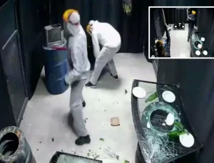 Hiç boş kalmıyor, bu eve gelen her şeyi kırıp döküyor