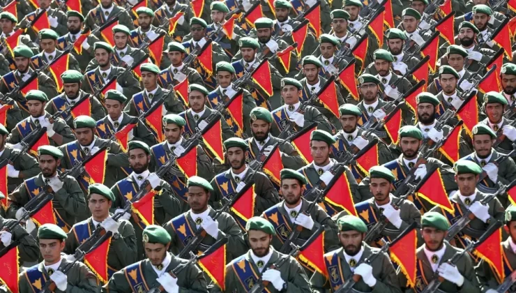 İran Devrim Muhafızları en yüksek teyakkuz seviyesine geçti