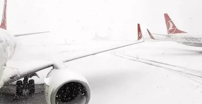 İstanbul’da kar esareti! Hava ulaşımına engel